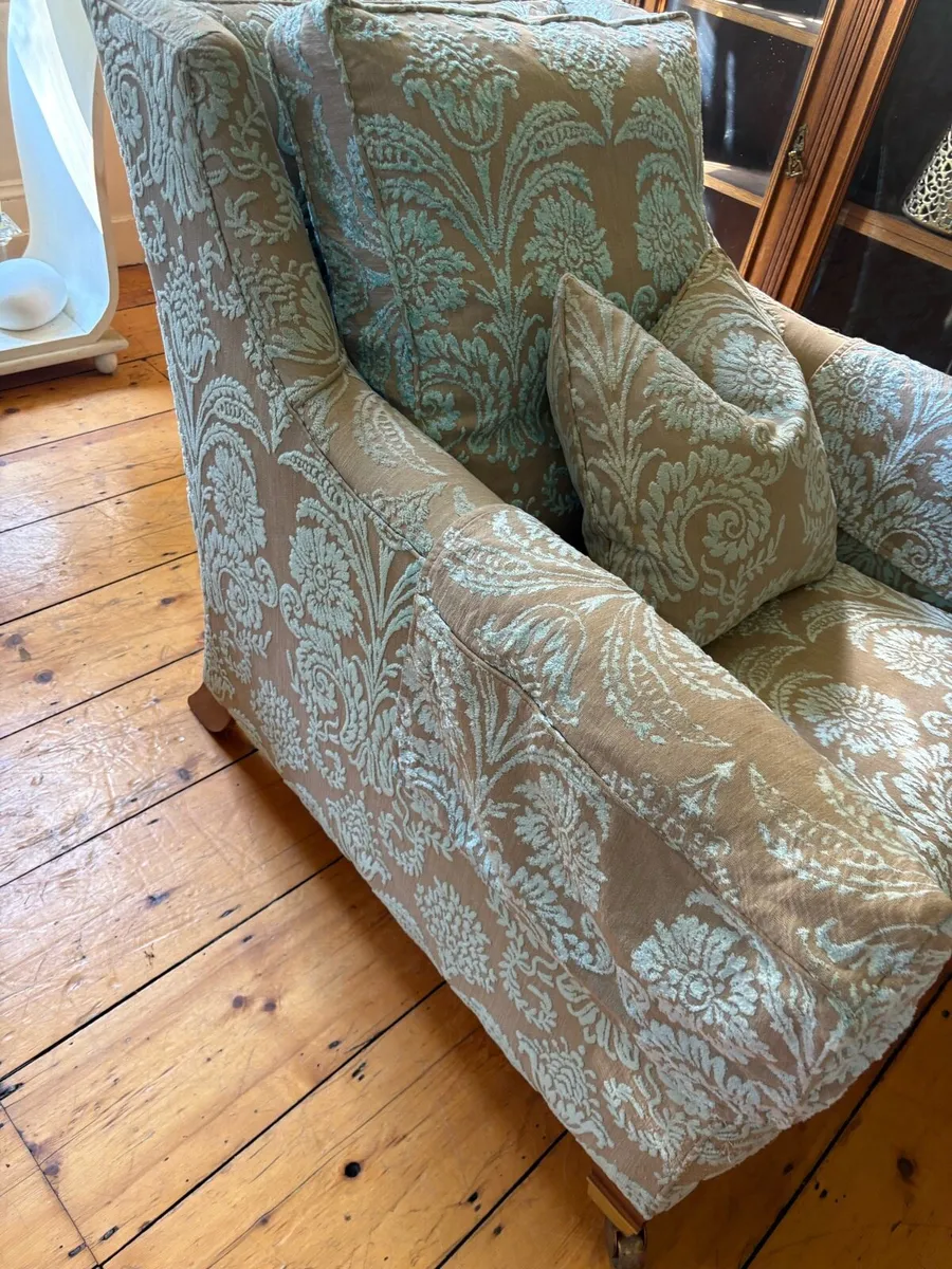 Luxury Armchair - city & guilds - Image 3