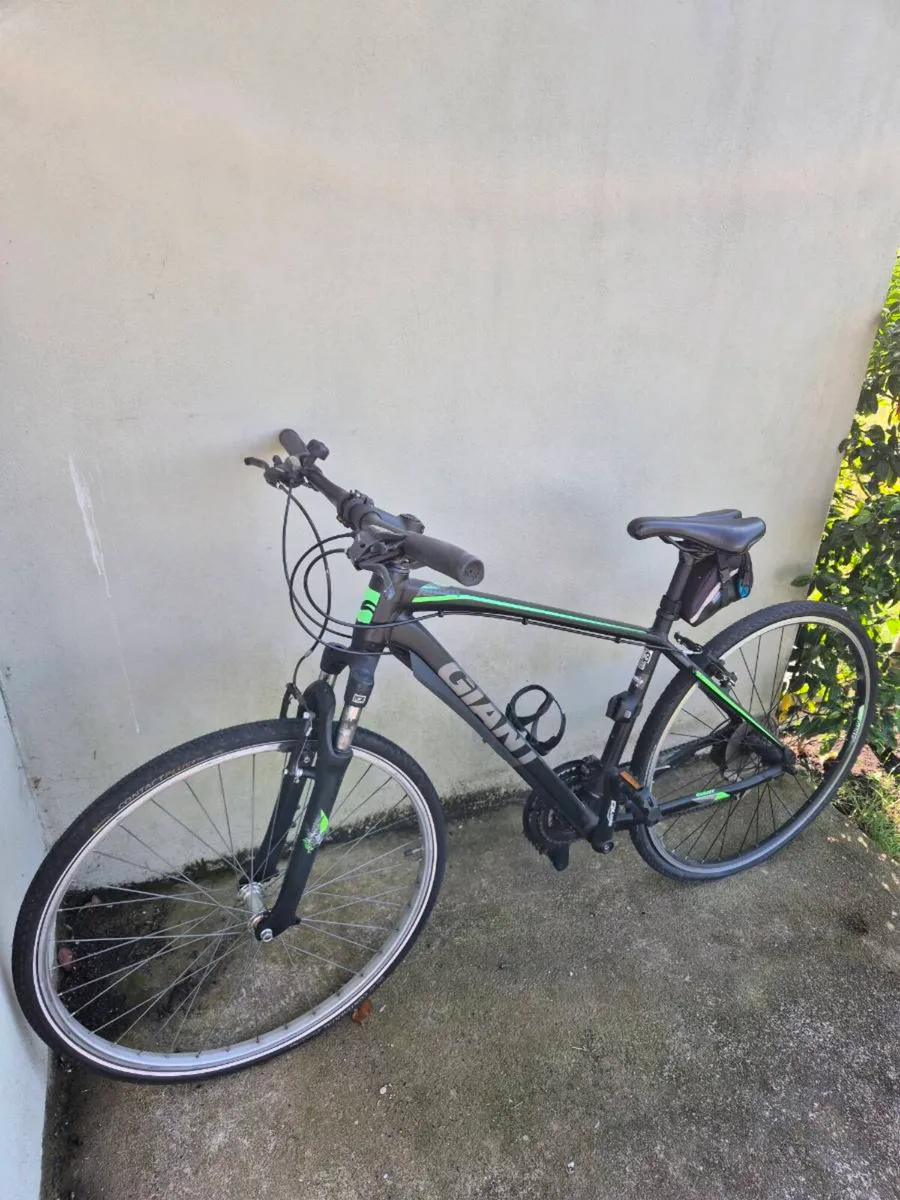 Giant Roam 3 Disc Hybrid Bike – Size Medium - Image 3