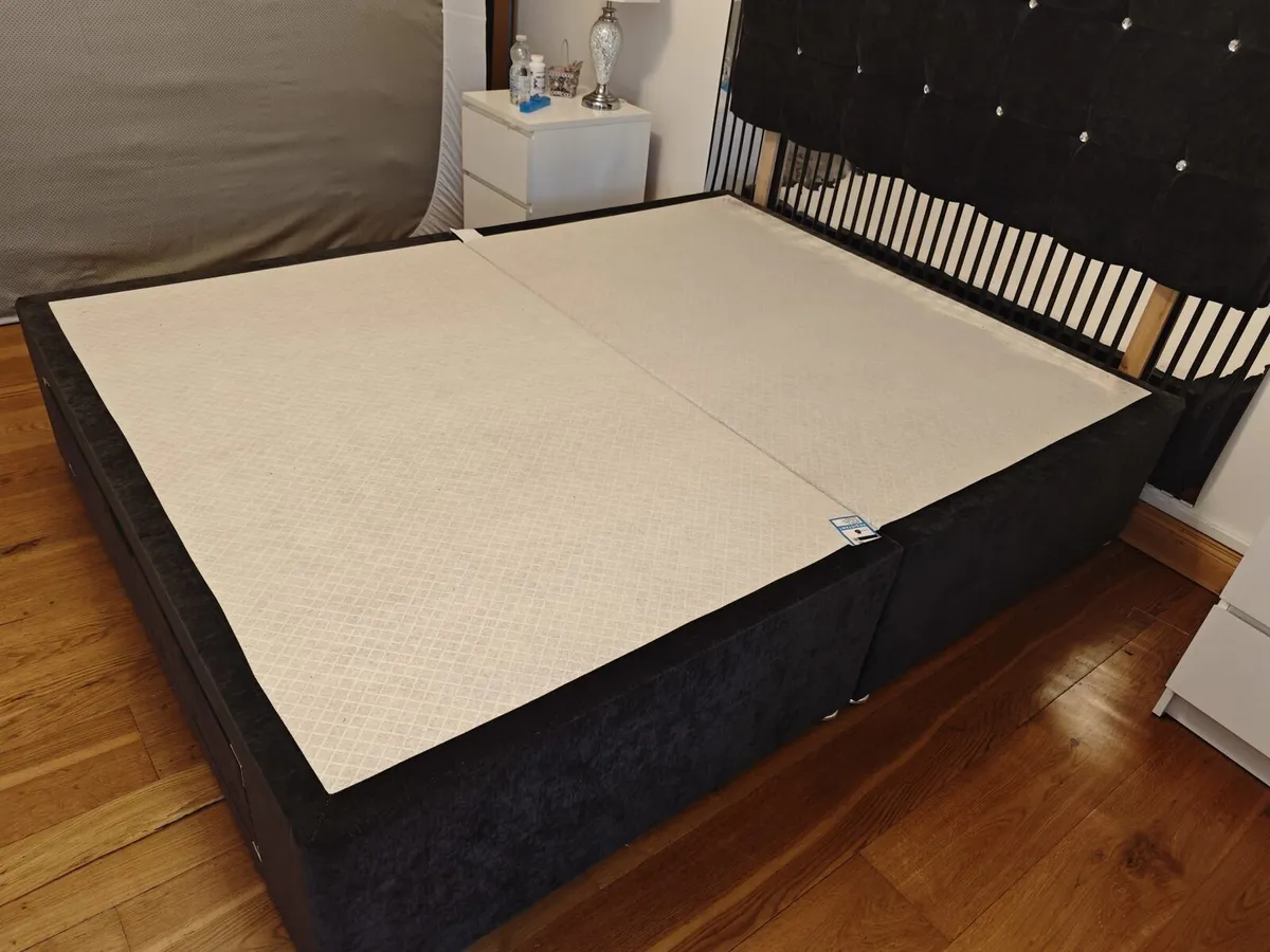 Beautiful king size bed - Image 4