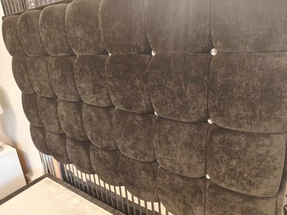Beautiful king size bed - Image 3
