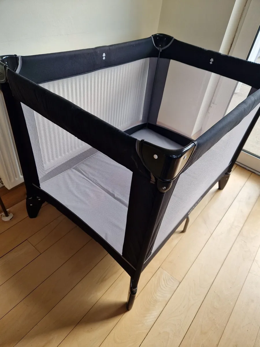 GRACO Compact + Lightweight Travel Cot - Image 1