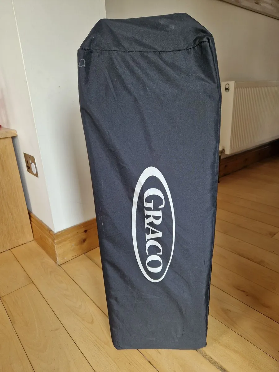 GRACO Compact + Lightweight Travel Cot - Image 3