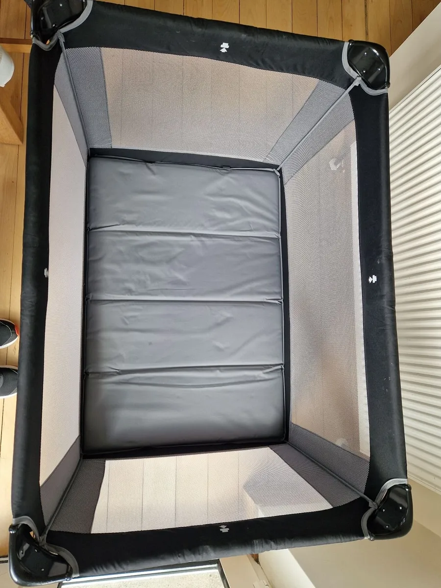 GRACO Compact + Lightweight Travel Cot - Image 4