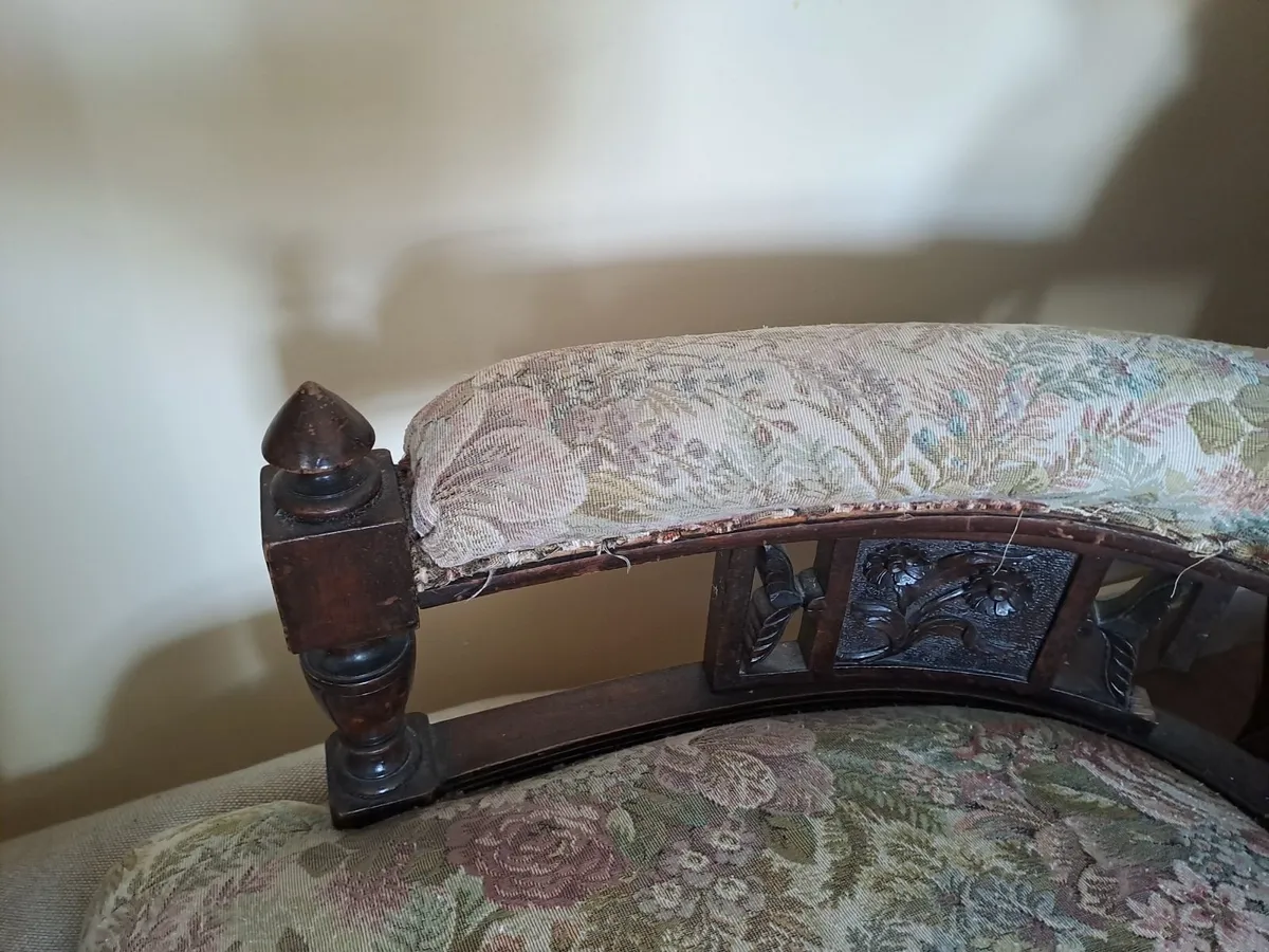 Antique solid mahogany suit couch and two single c - Image 2