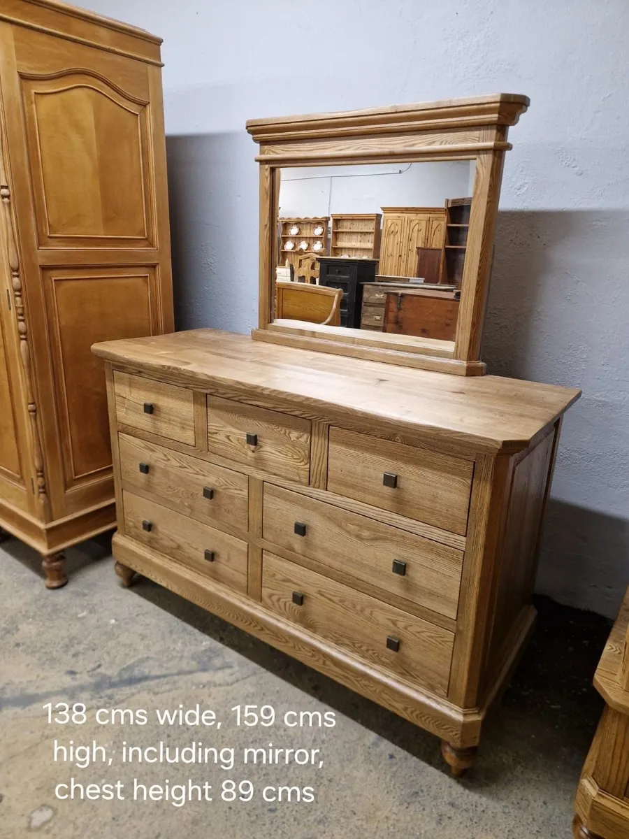 4ft oak wardrobe, chest of drawers, locker - Image 3