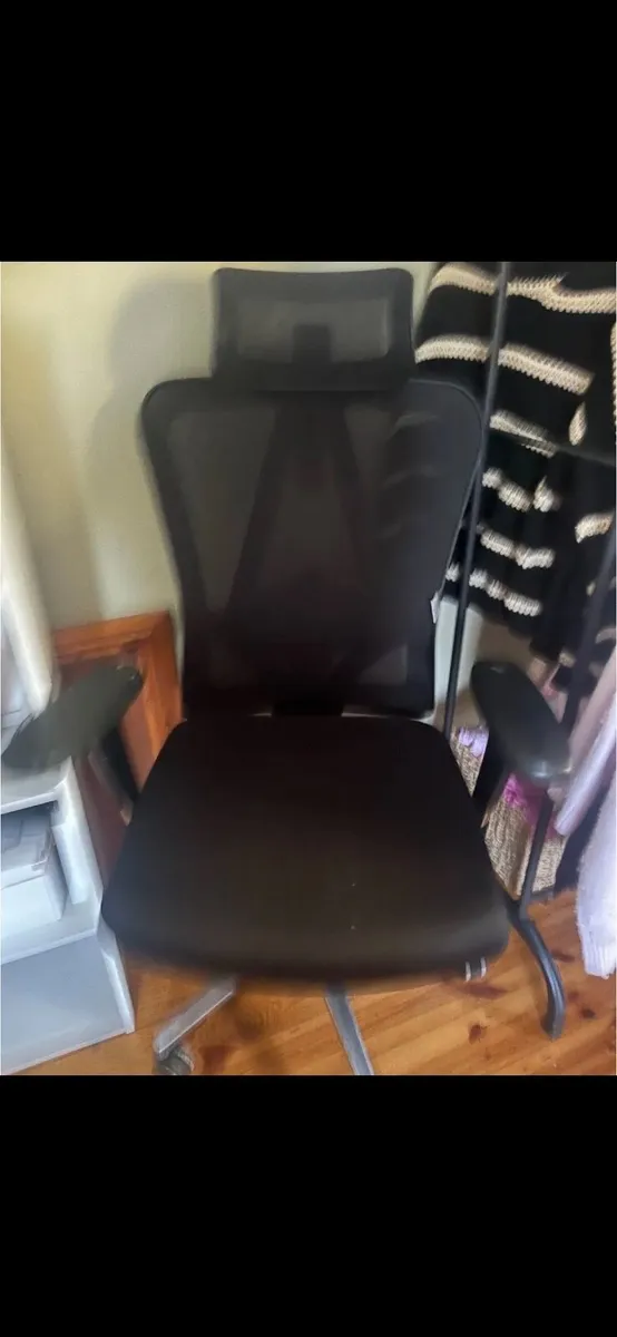 Ergonomic chair - Image 2