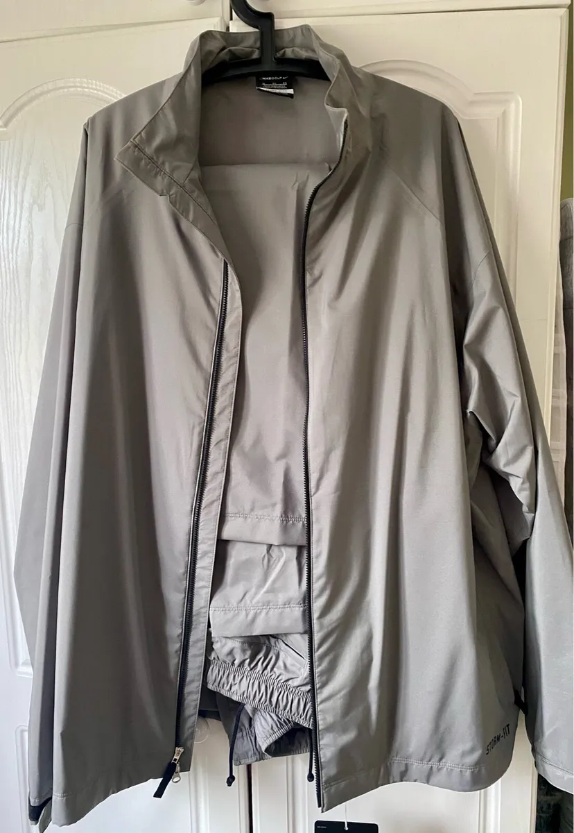 Men's NikeGolf Stormfit Rain Suit brand new - Image 1