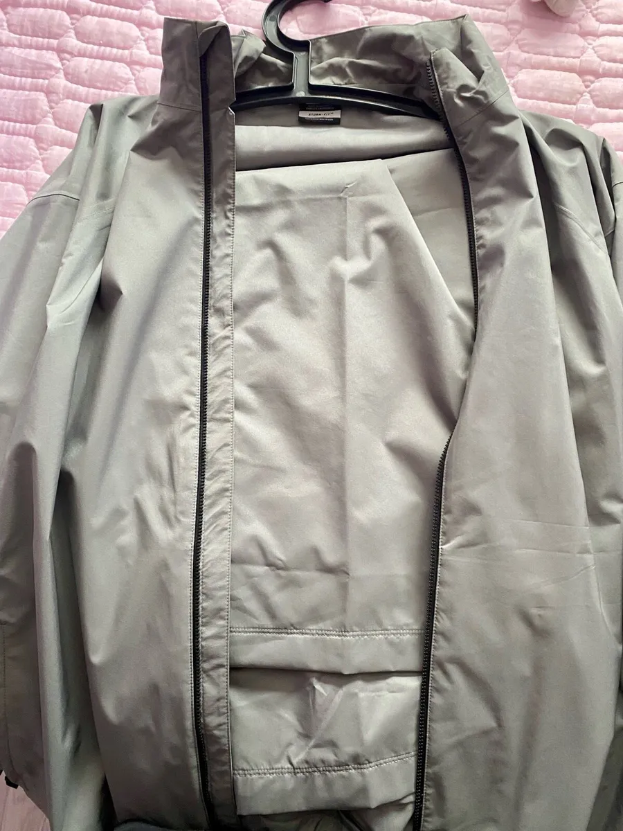 Men's NikeGolf Stormfit Rain Suit brand new - Image 3
