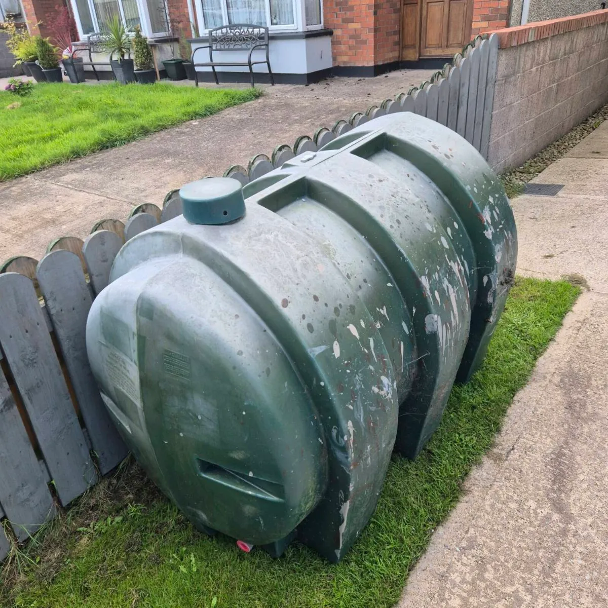 Oil tank - Image 1