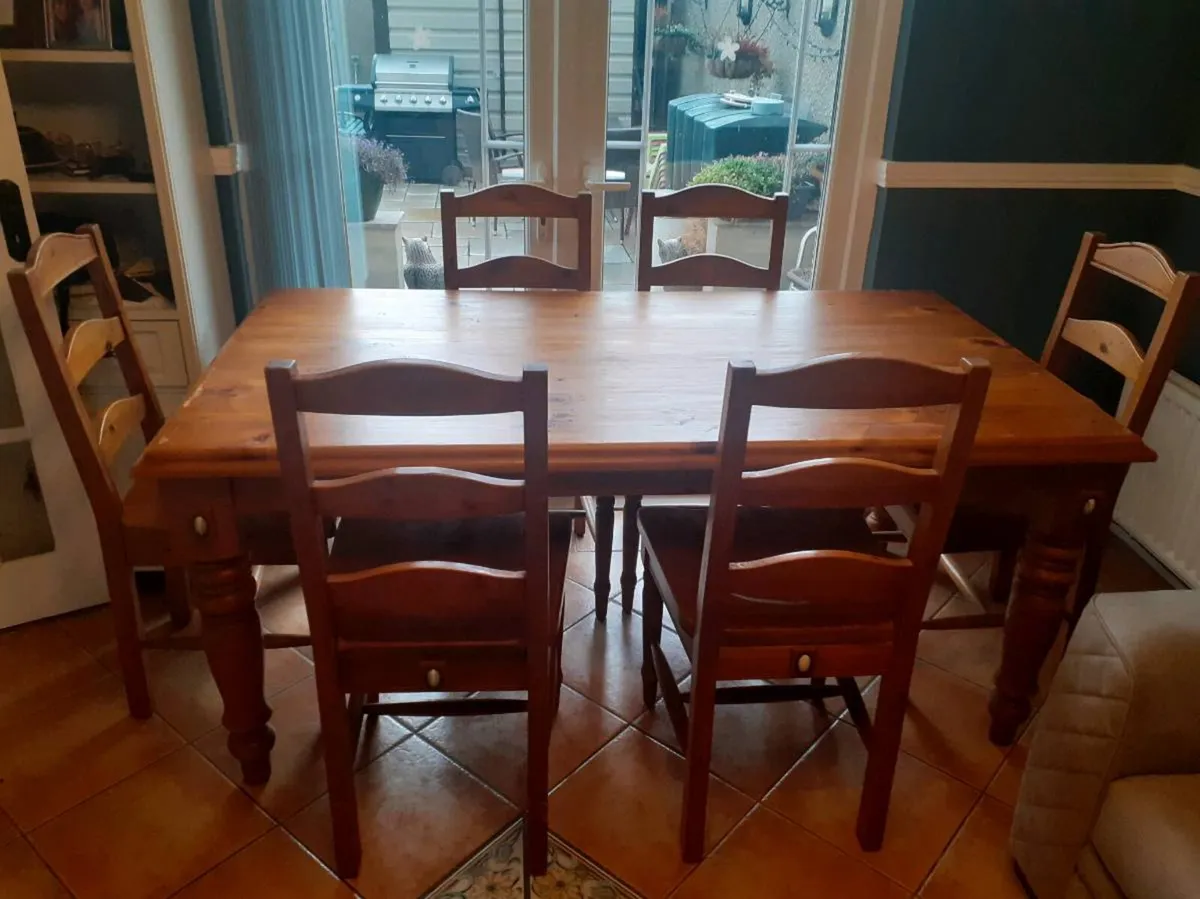 Kitchen table and chairs - Image 3