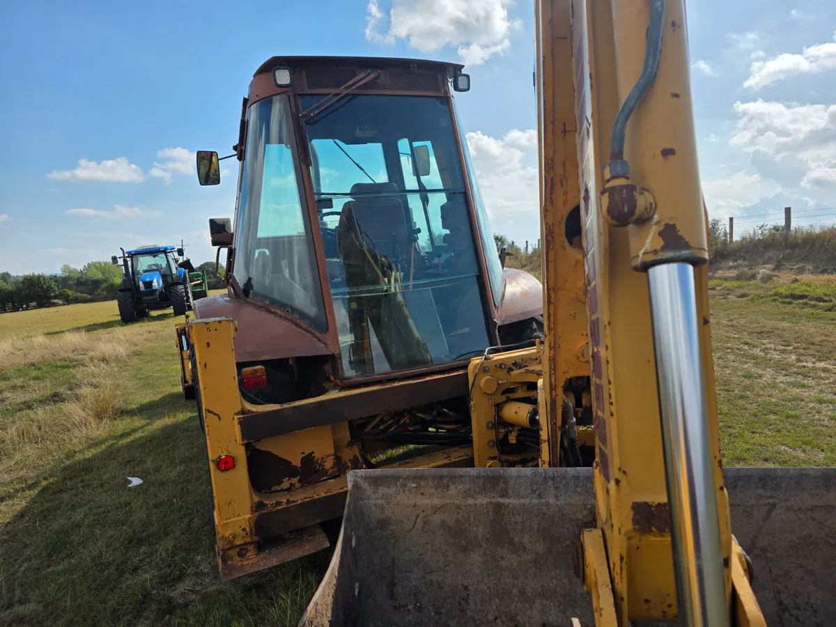 Case 580 or Jcb3cx - Image 4