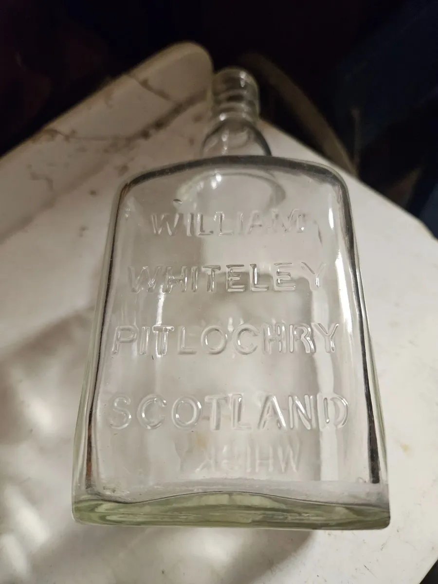 House of Lord Scotch Whisky Bottle - Image 2