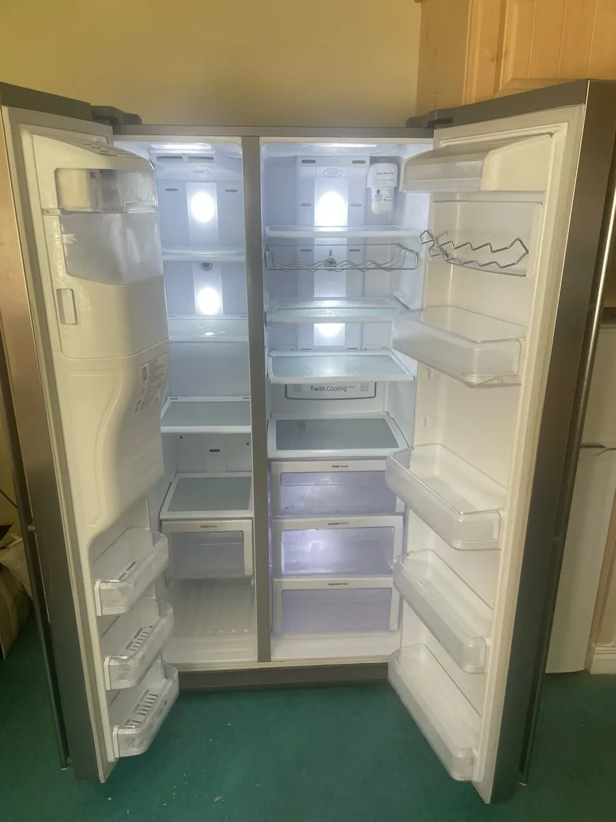 Samsung American-style Fridge Freezer - Image 2