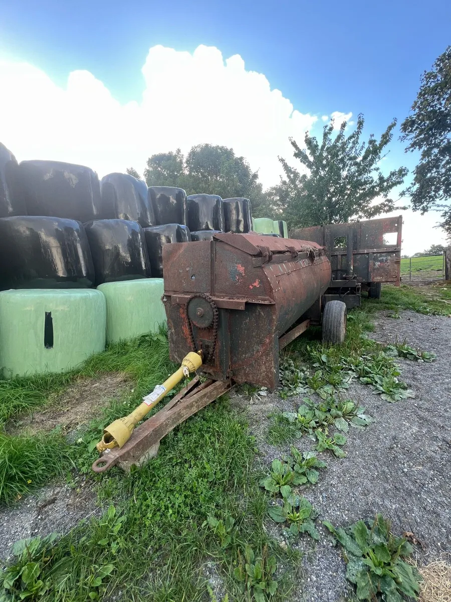 Major muck/dung spreader working 100 percent - Image 2