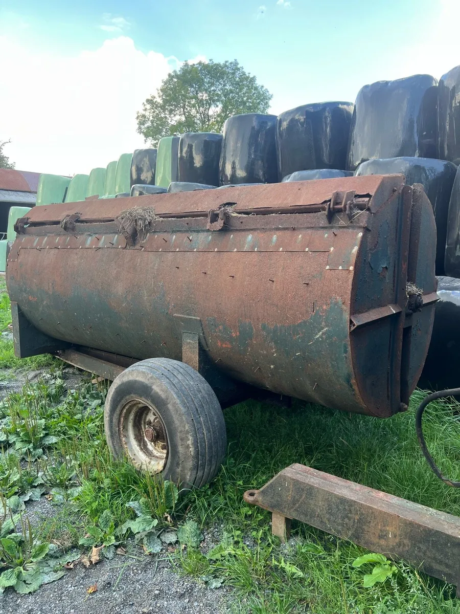 Major muck/dung spreader working 100 percent - Image 1