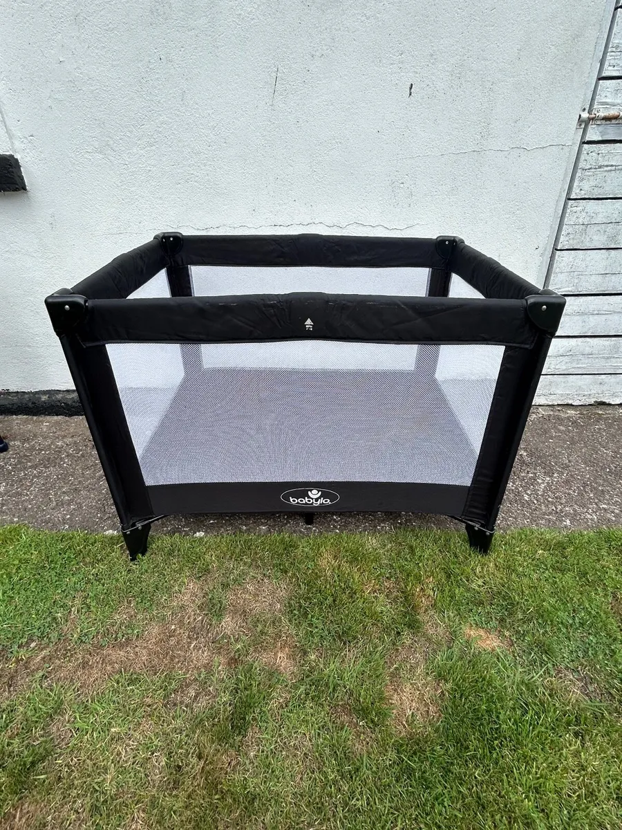 Travel cots - Image 1