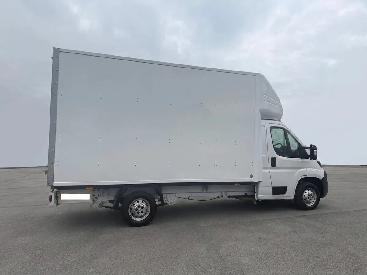 2023 Peugeot Boxer Luton Box Van - Image 3
