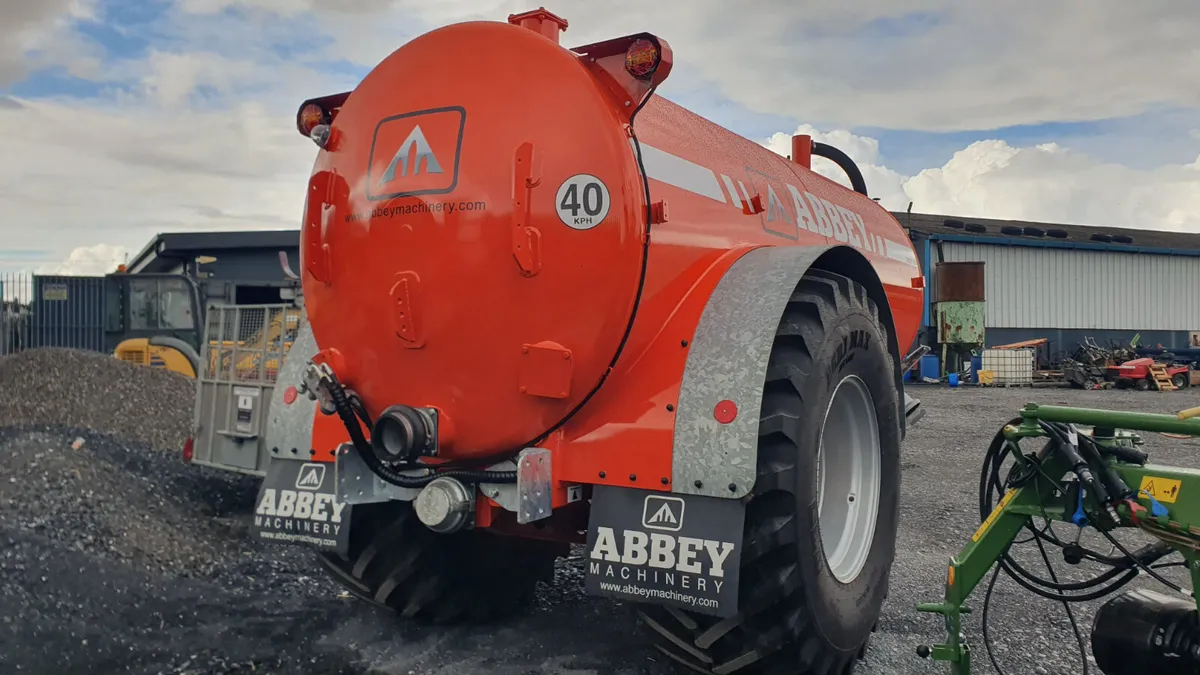 Abbey 2250 Gallon Tanker - Image 4