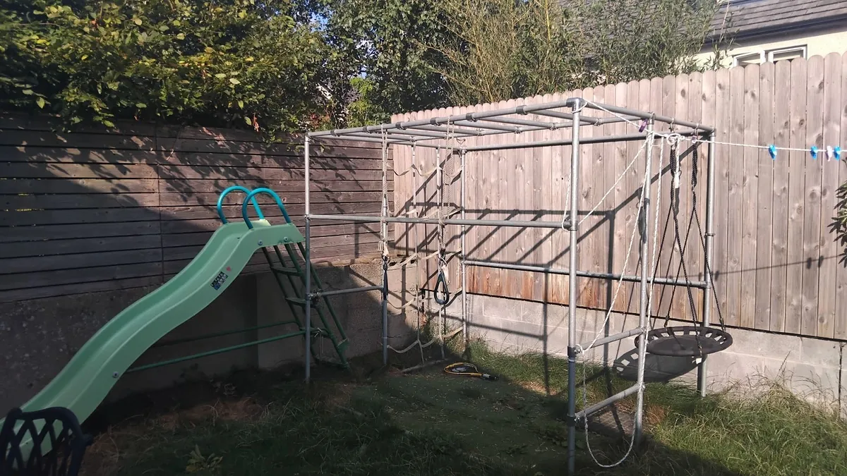 Climbing frame / monkey bars - Image 2