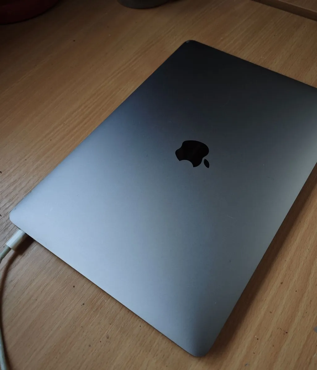 Macbook pro - Image 4