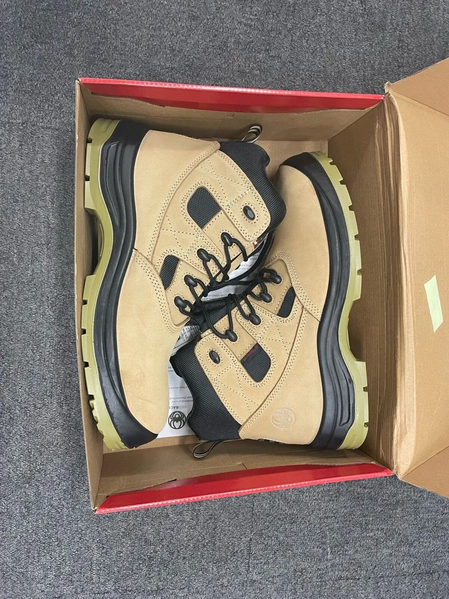 Redback Hardwearing Footwear UK Size 9 - Image 1
