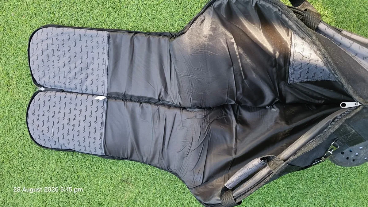 Fender Deluxe E Guitar Gig Bag - Image 3