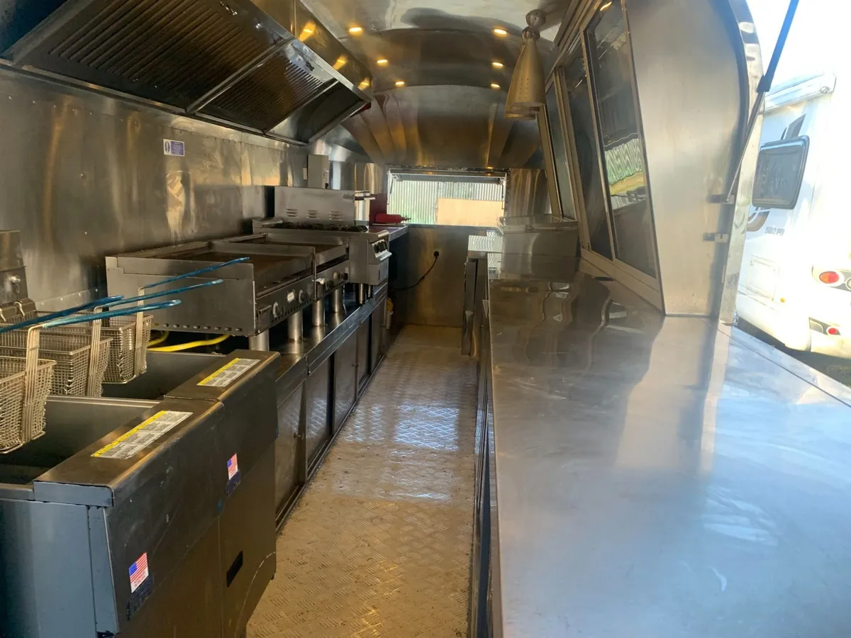 Food Trailer - Image 2