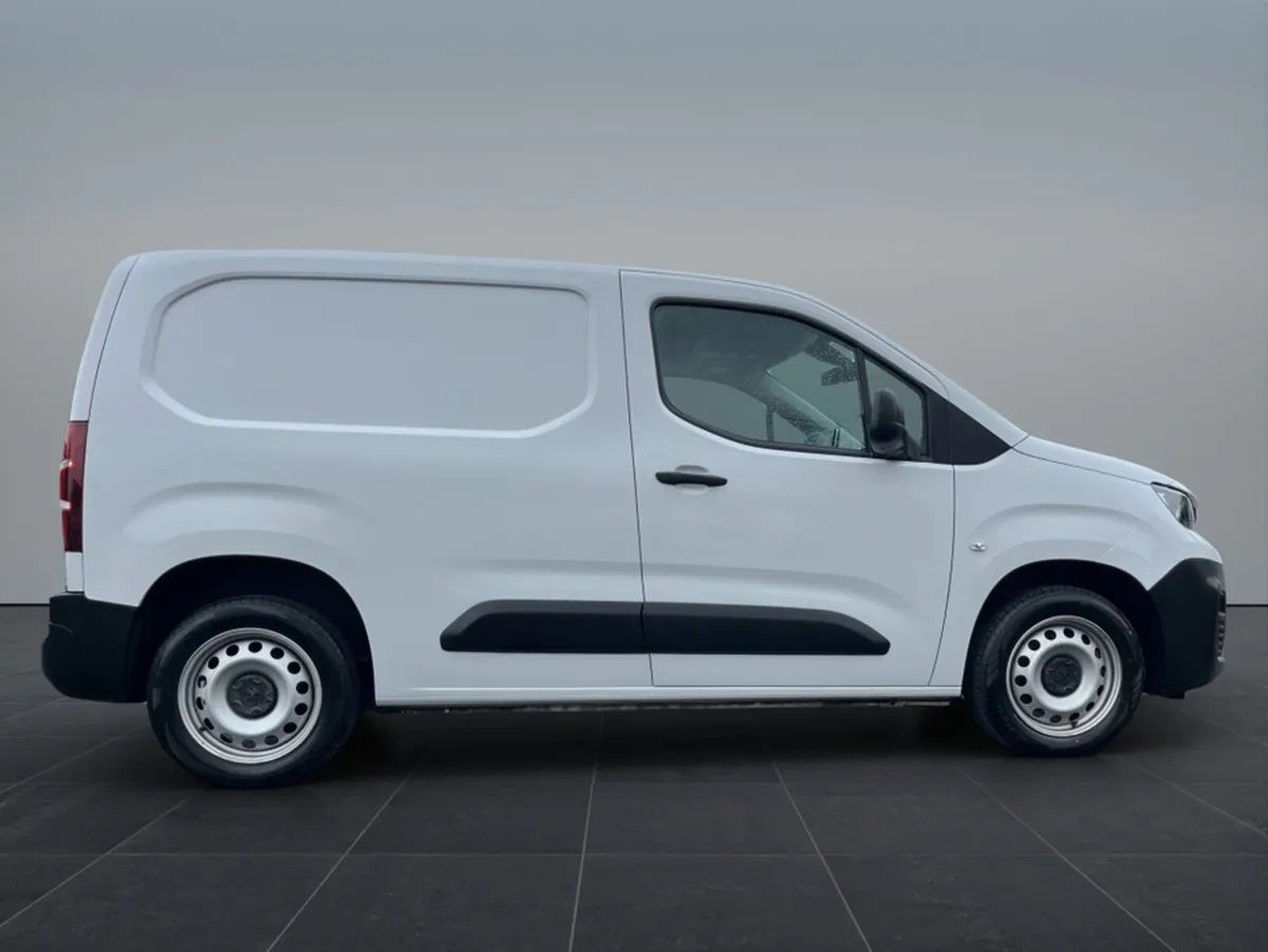 Peugeot Partner PROFESSIONAL PLUS 1.5 - Image 3