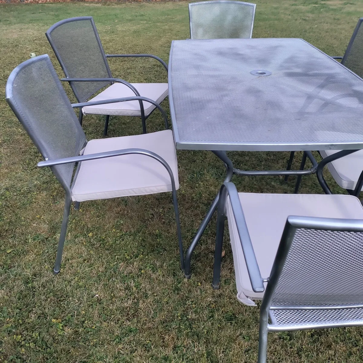 Garden table and chairs - Image 2