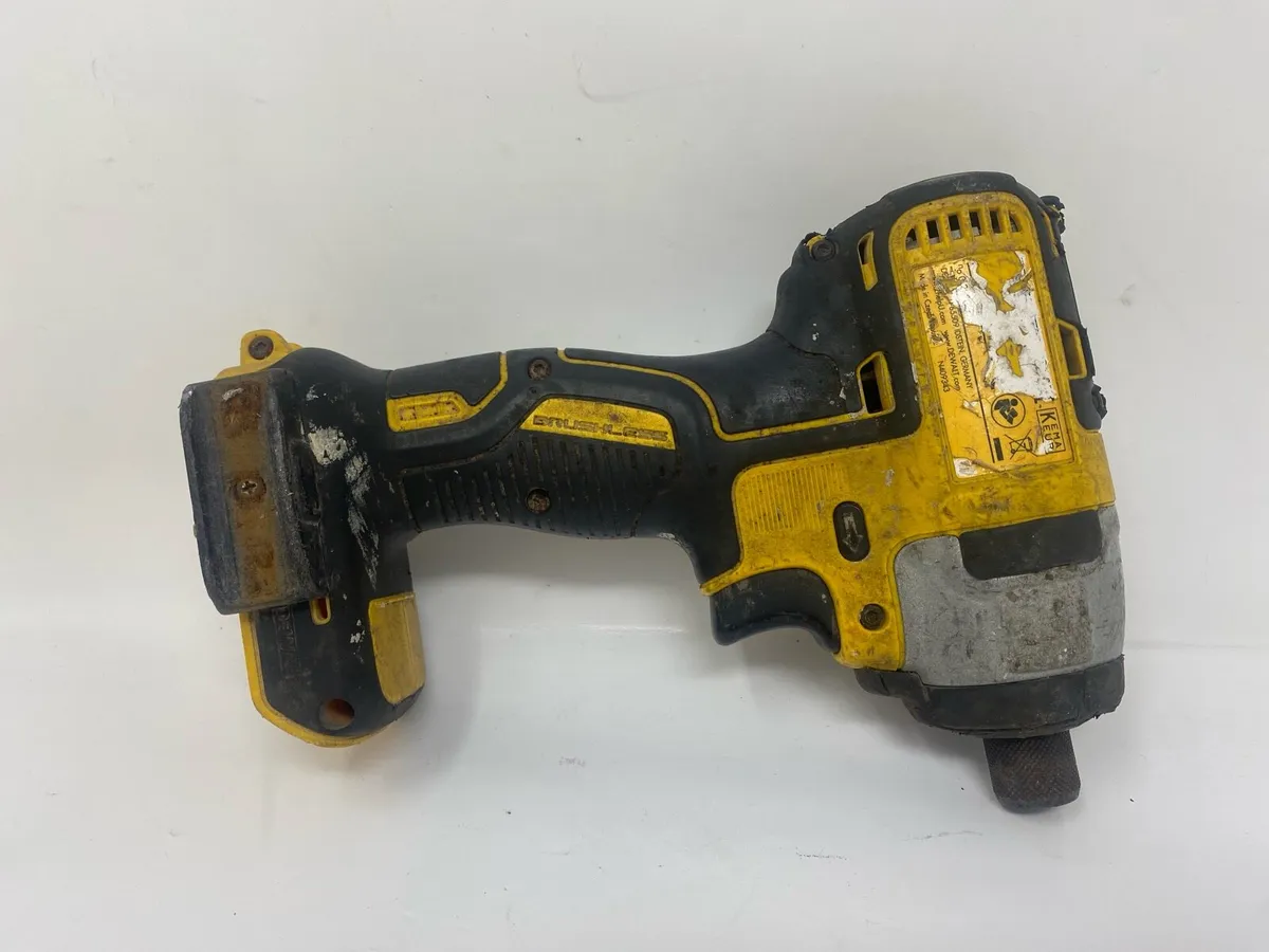 DeWalt DCF887 18V XR Brushless 1/4" Impact Driver - Image 2