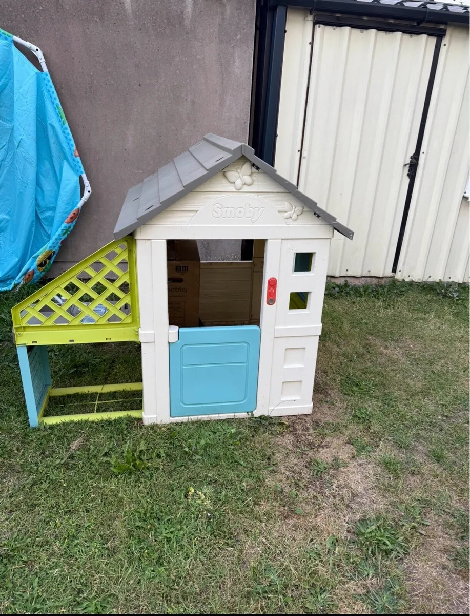 Smoby children’s outdoor playhouse for sale - Image 3