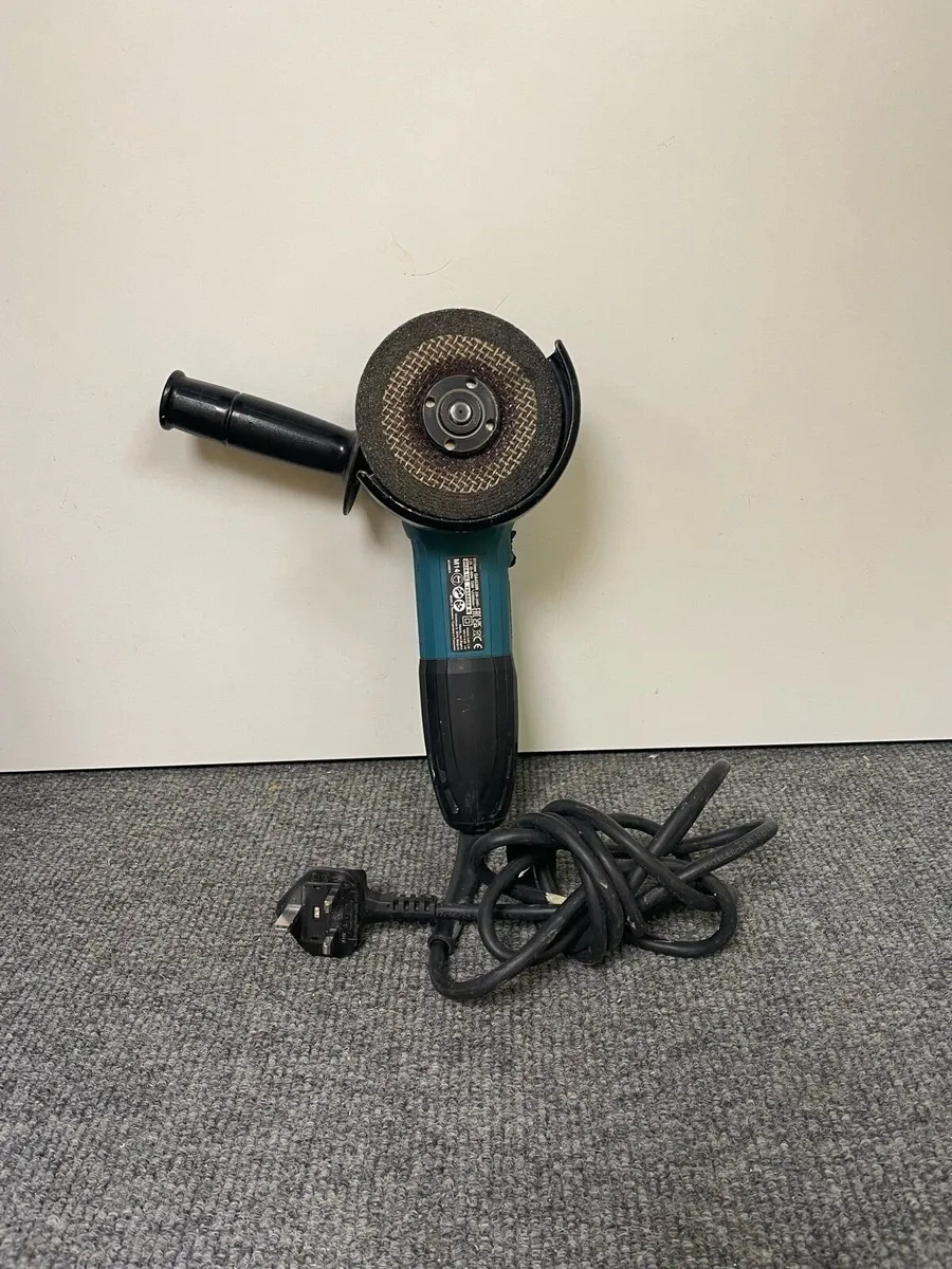 Makita Electric Angle Grinder GA4530R 240V - Image 3