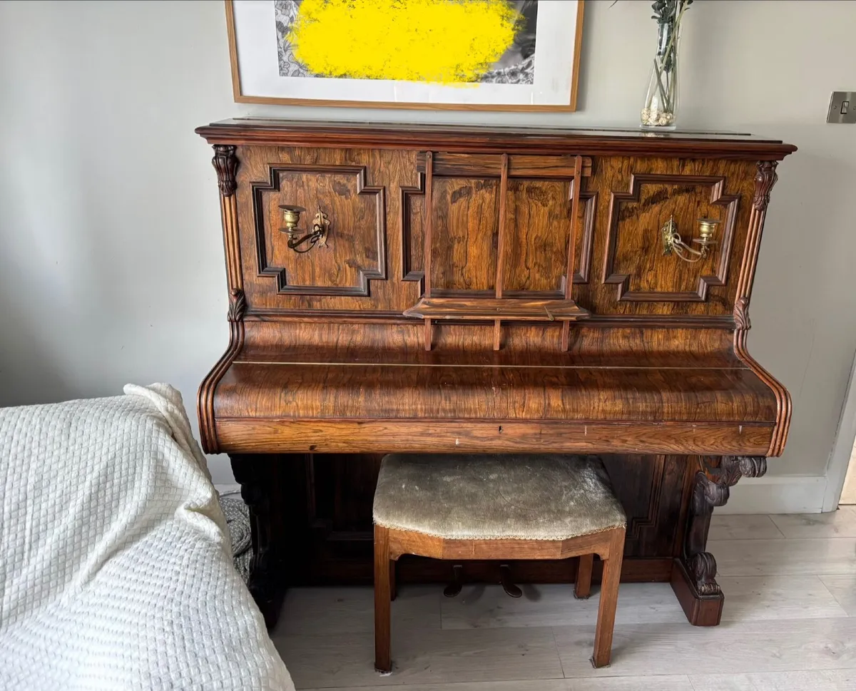 Piano and stool - Image 2
