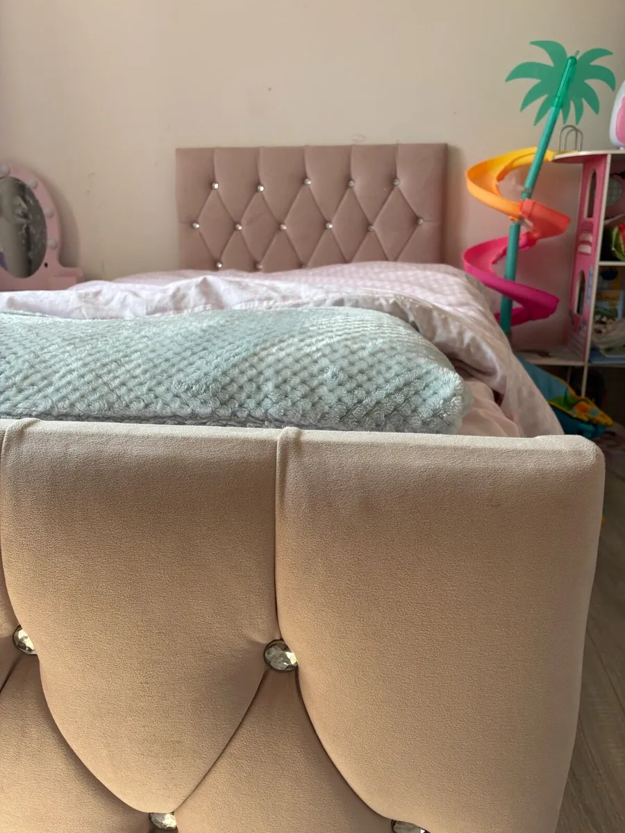 Single bed - Image 2