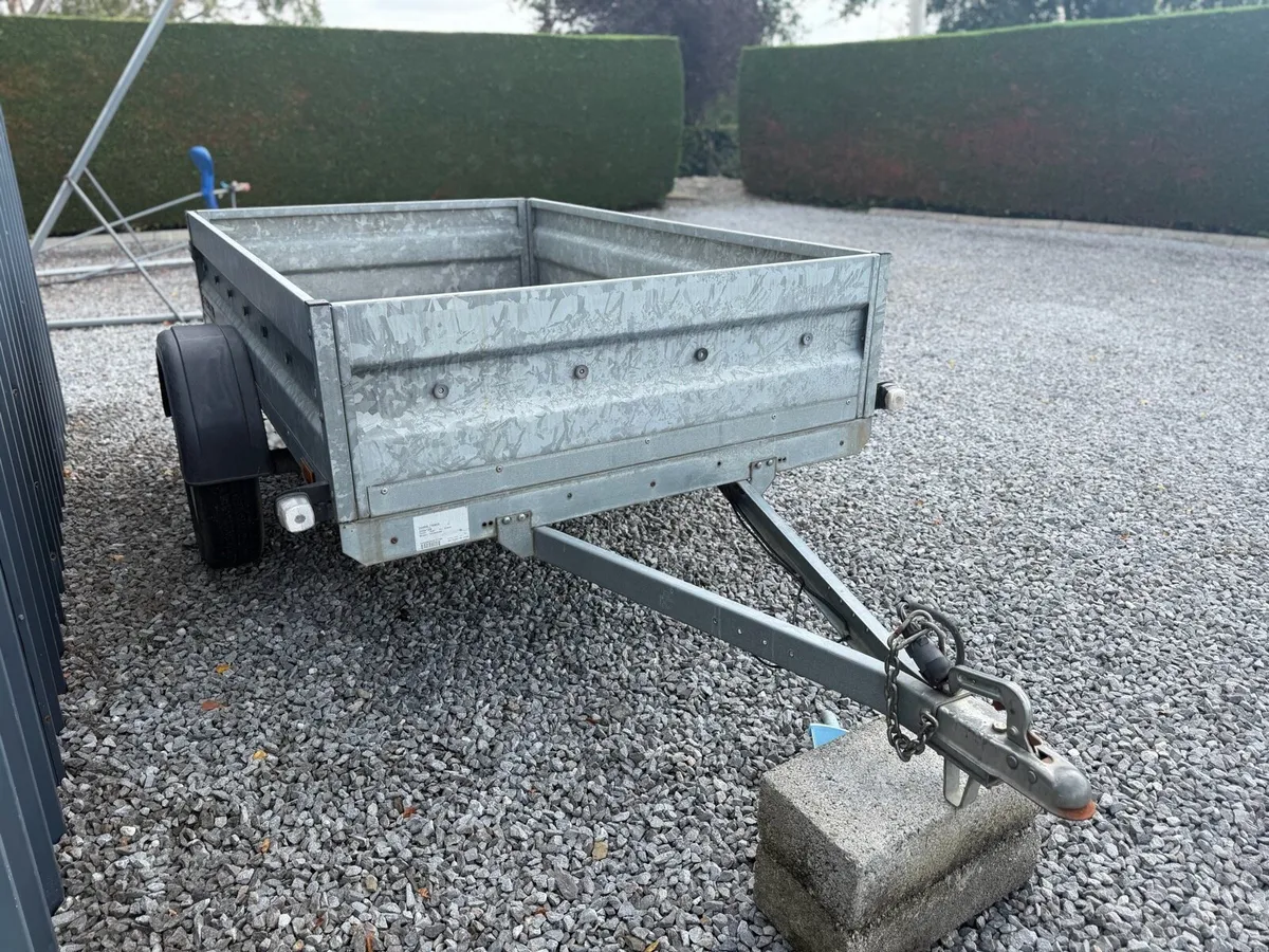 Trailer - Image 1