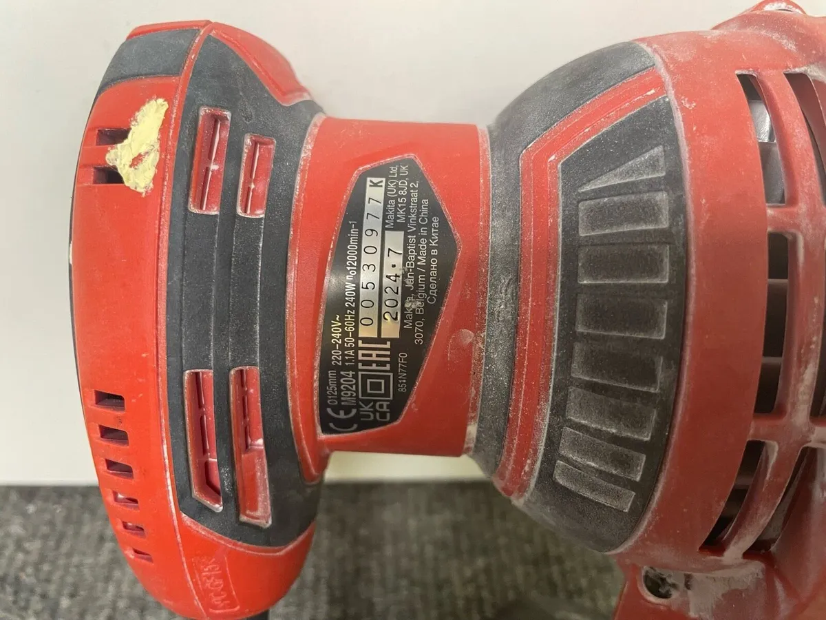 Makita Electric Random Orbit Sander M9204 - Image 4