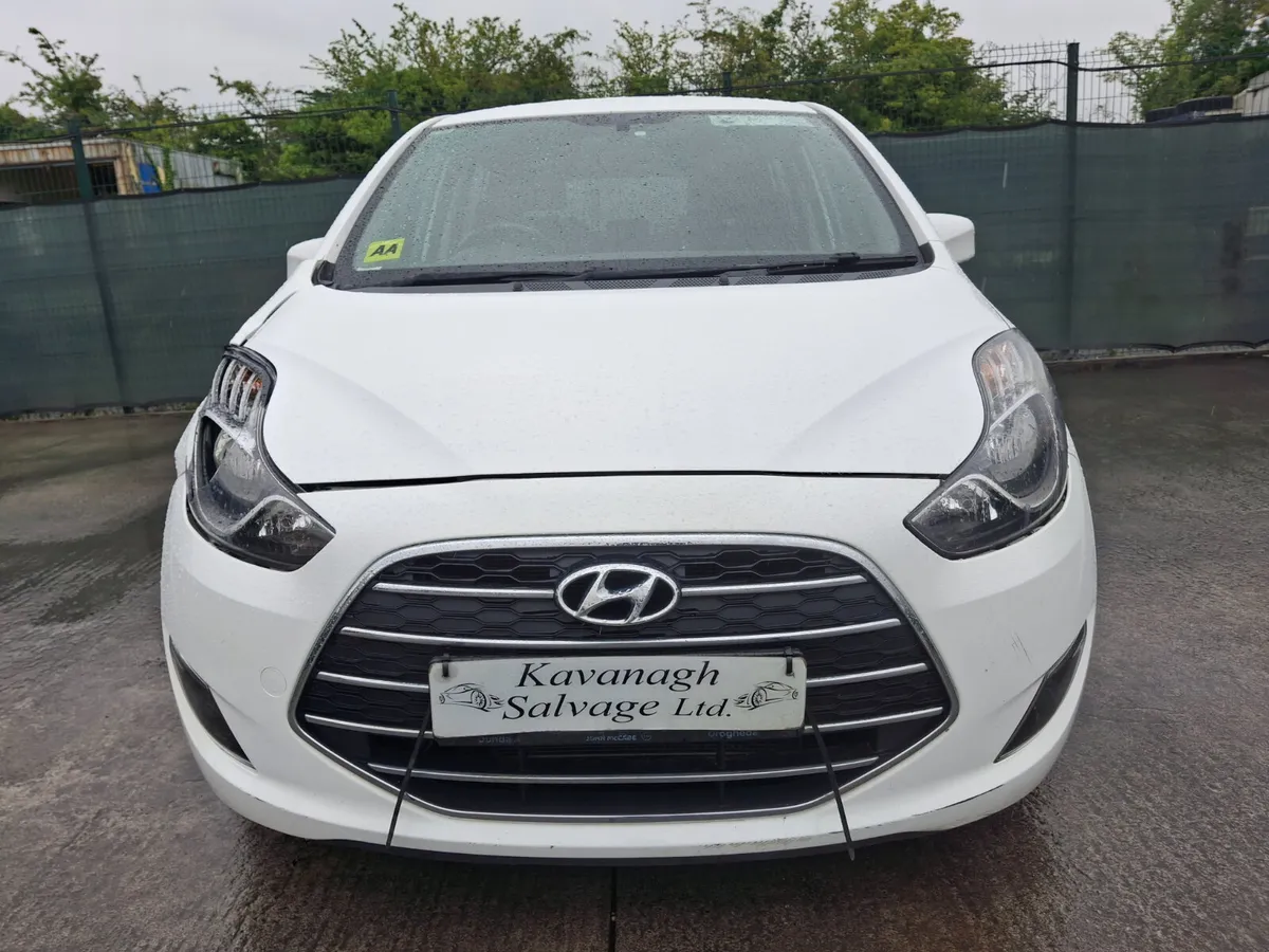 201 Hyundai Ix20  Deluxe  automatic - Image 3