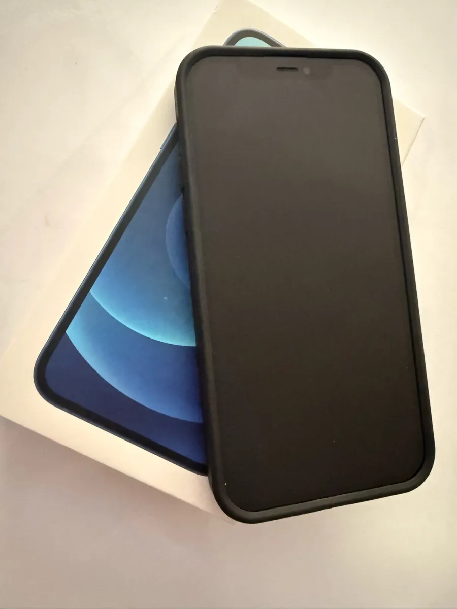 iPhone 12 - Image 3