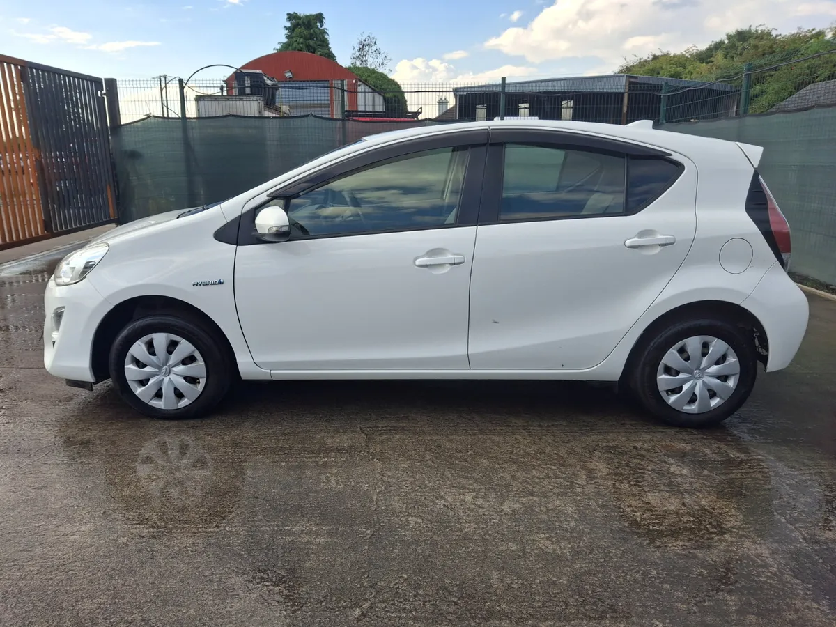 162 Toyota Aqua 1.5 Petrol  Hybrid  Automatic - Image 2
