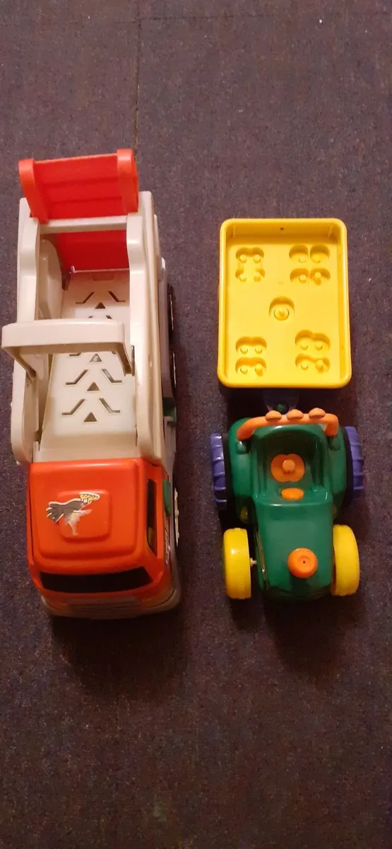 Fisher-Price Chair + books + 6 pieces kids toys - Image 3