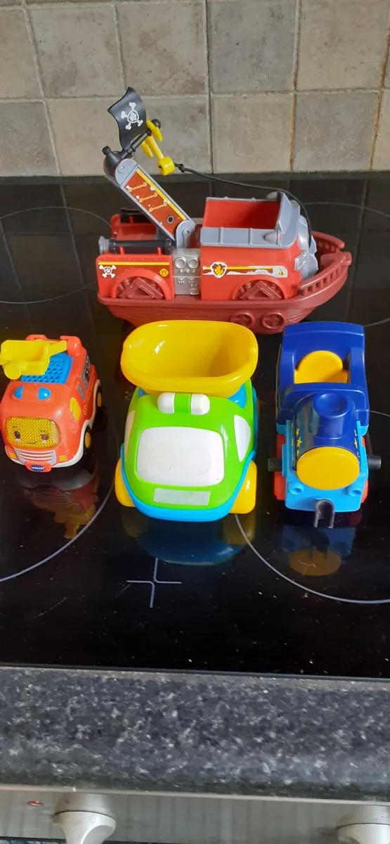 Fisher-Price Chair + books + 6 pieces kids toys - Image 4
