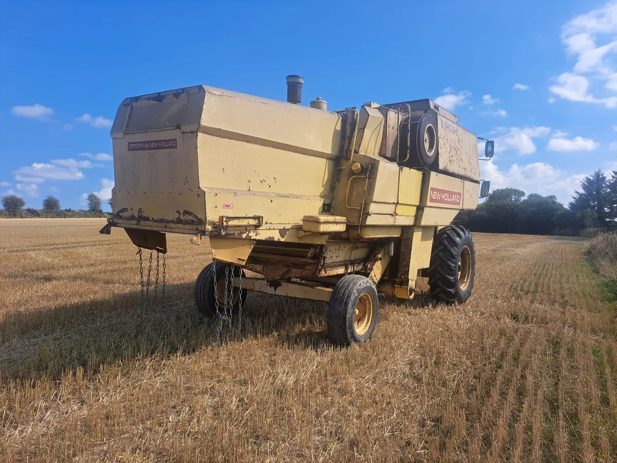 New Holland 8060 combine harvester - Image 3