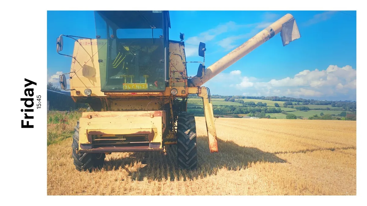 New Holland 8060 combine harvester - Image 1