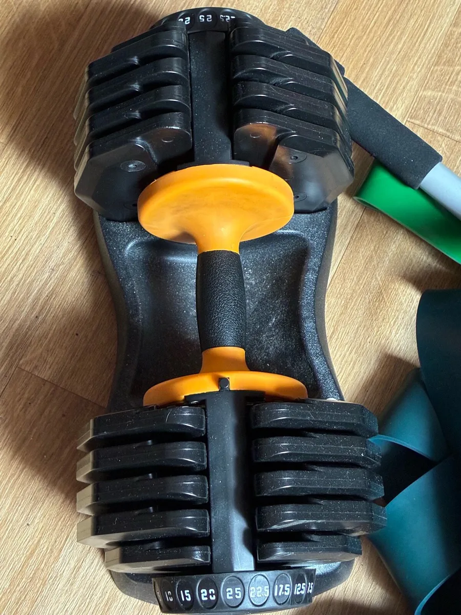 DUMBBELLS AND ADJUSTABLE BENCH - Image 2
