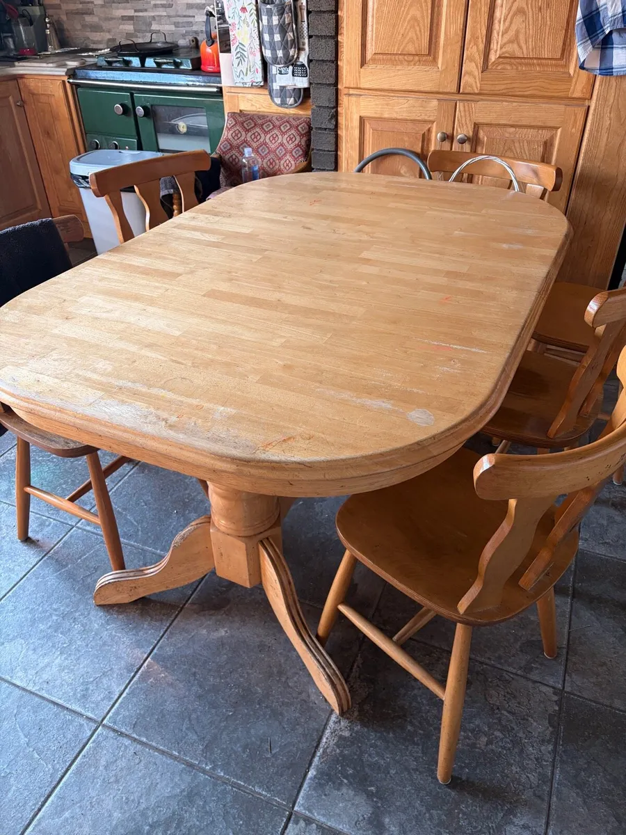 Kitchen table and chairs. - Image 1