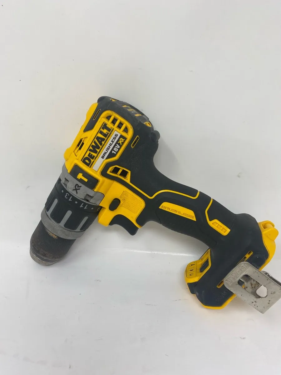 DEWALT DCD796 18V XR Brushless Combi Hammer Drill - Image 2