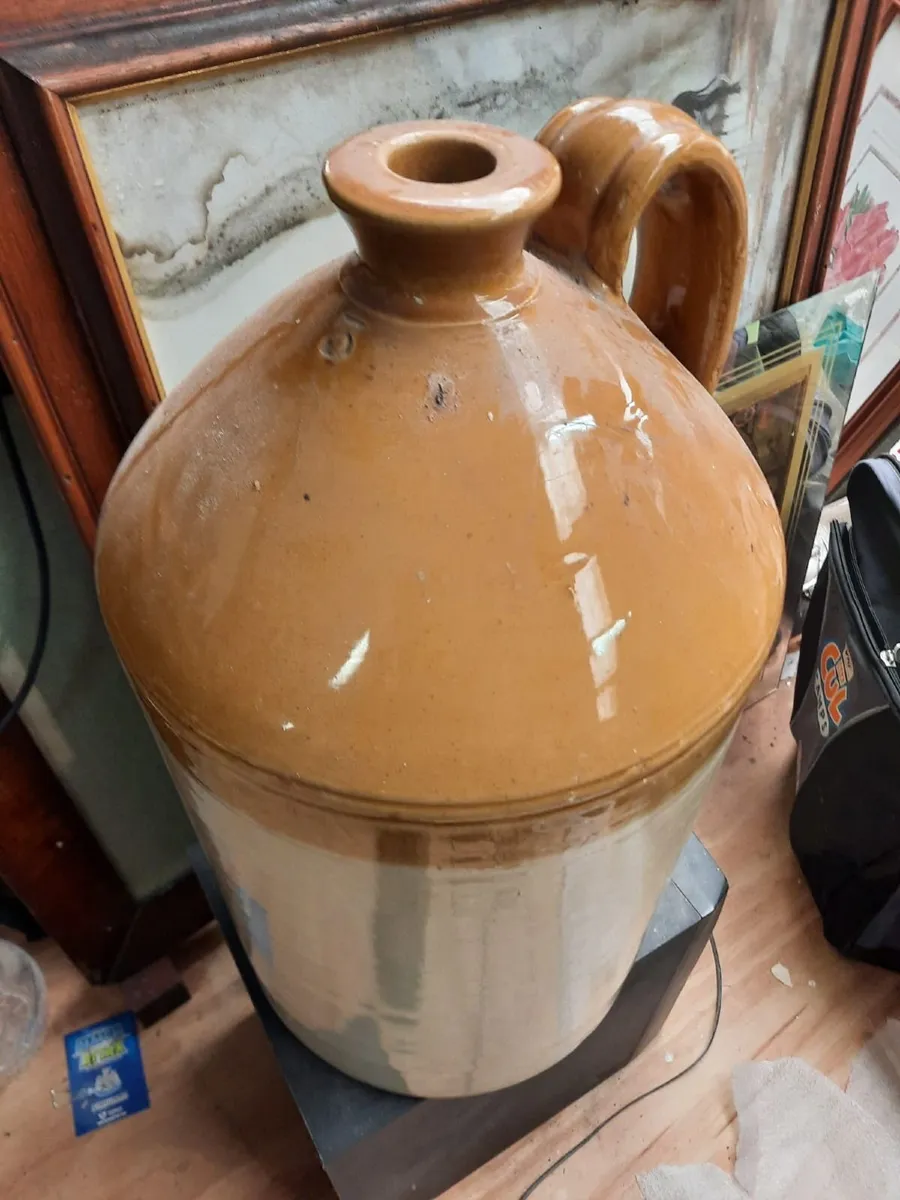 Antique  stoneware croc - Image 1