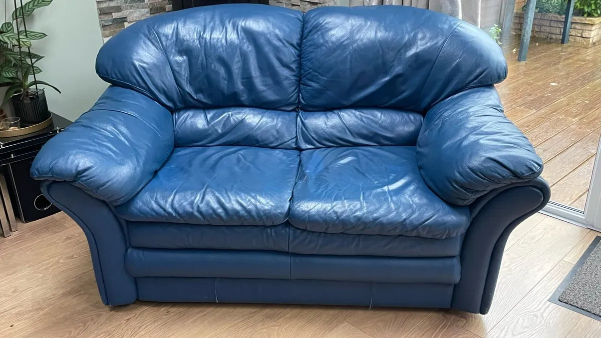 2+3 seater blue leather sofas. - Image 4