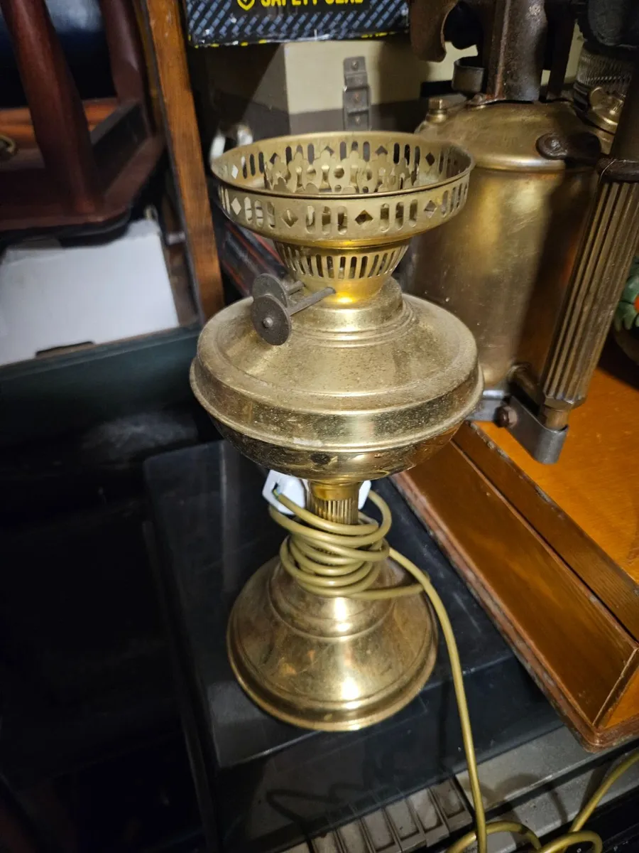 Vintage Brass Style Oil Lamp Table Light - Image 3