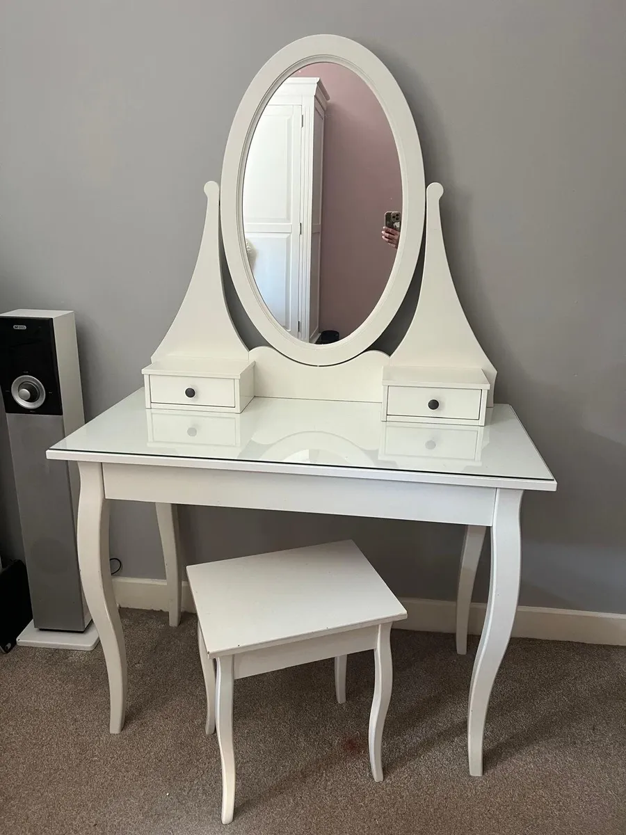 Vanity table and stool - Image 4